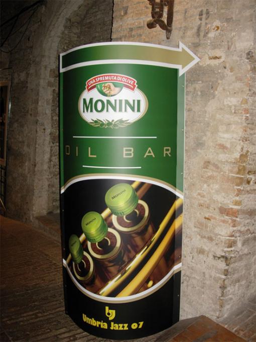 image monini-oil-bar-totem_2-jpg